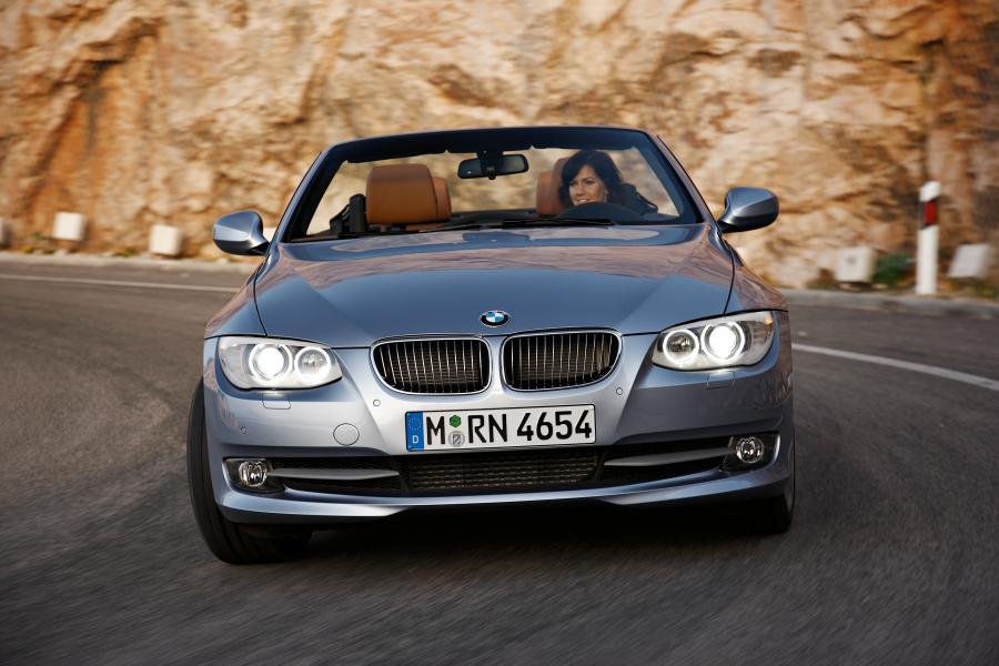  BMW 3-Series Convertible 2010 года  (фото 24 из 27)
